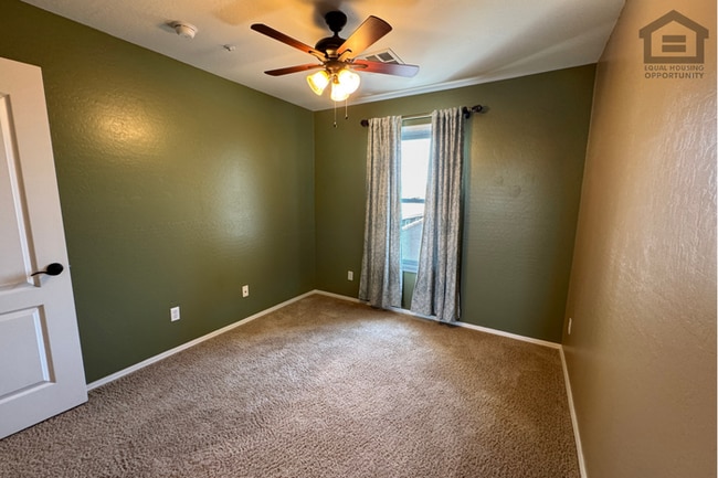 Building Photo - 3Bed/2.5Bath Three-Story Townhouse in Vistancia! Ready for Immediate Move-In! – 2 CAR GARAGE!