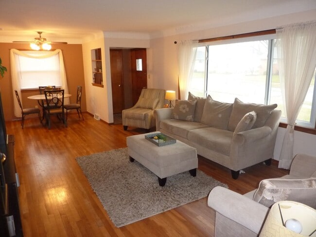 Building Photo - Mayfield Hts Ranch for Rent