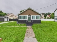 Building Photo - Beautiful 3 Bedroom 2 Bathroom 1 car Garag...