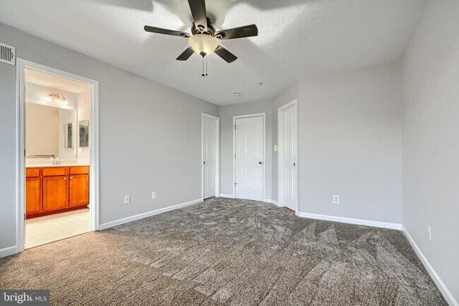 Building Photo - 736 Wineberry Way