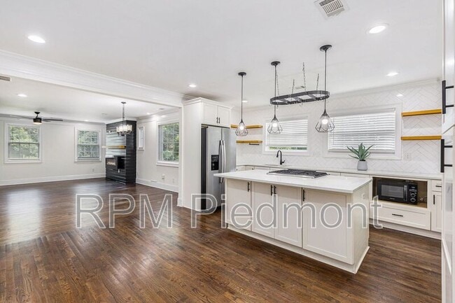 Building Photo - 1355 Westview Dr SW