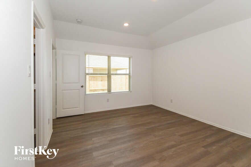 Building Photo - 712 Willow Harbor Ln