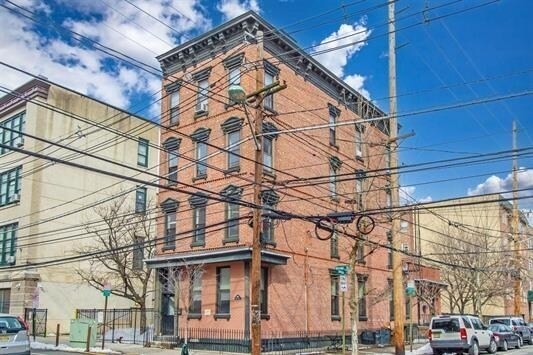 Building Photo - 550 2nd St
