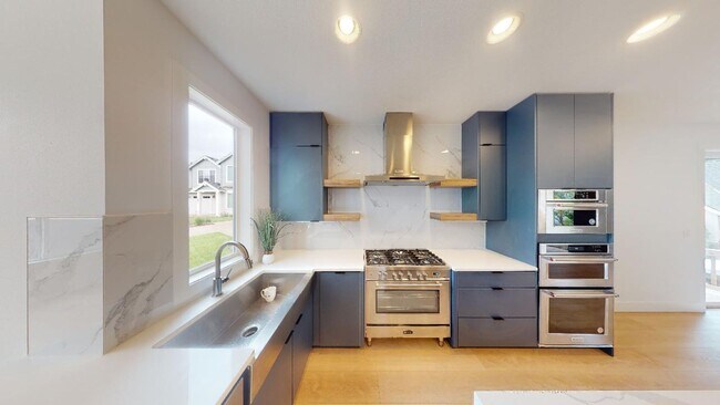 Building Photo - *Contemporary Home, Stylish Luxury, Centra...
