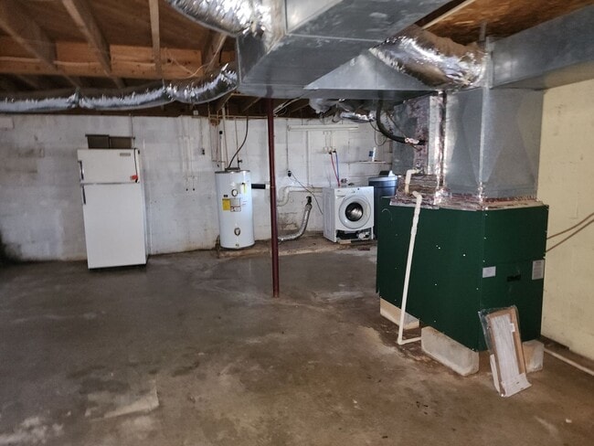 Building Photo - 3 bed 2 bath Rental
