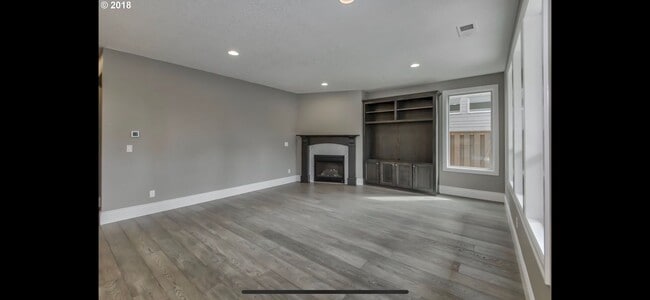 Building Photo - Stunning Executive Home in Bethany – 4 Bed...