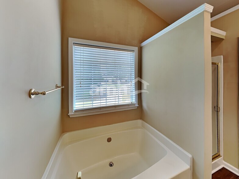 Building Photo - 3380 Lake Breeze Ct