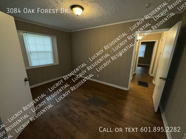 Building Photo - 3084 Oak Forest Dr