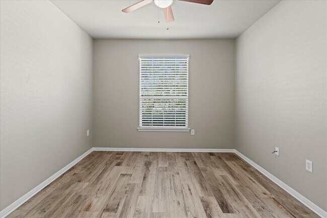 Building Photo - 101 Dandelion Dr
