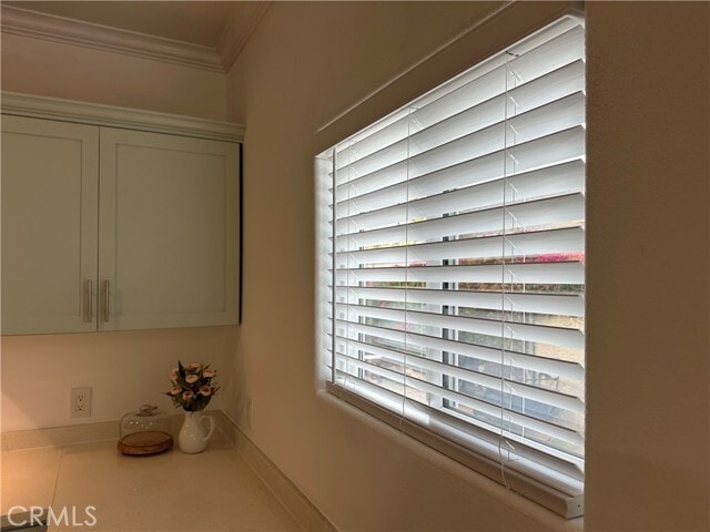 Building Photo - 956 E 43rd St