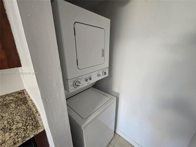 Building Photo - 5802 NW 21st St