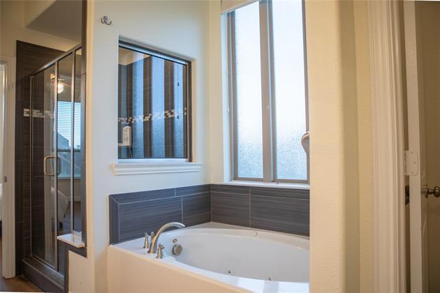 Building Photo - 511 La Grange Dr