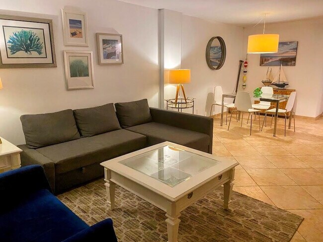 Building Photo - 305 N Pompano Beach Blvd