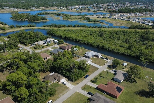 Building Photo - 2502 W 10th St