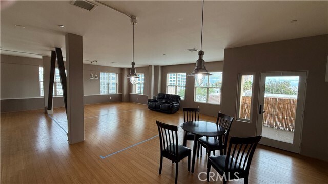 Building Photo - 255 W 7th St