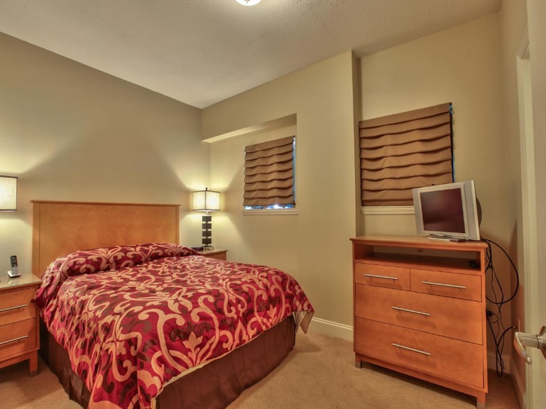 Building Photo - 215 W College Ave