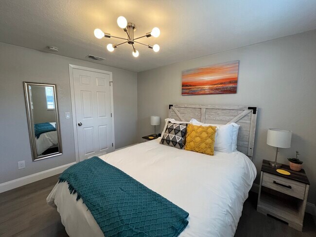 Building Photo - 607 Lyndhurst St