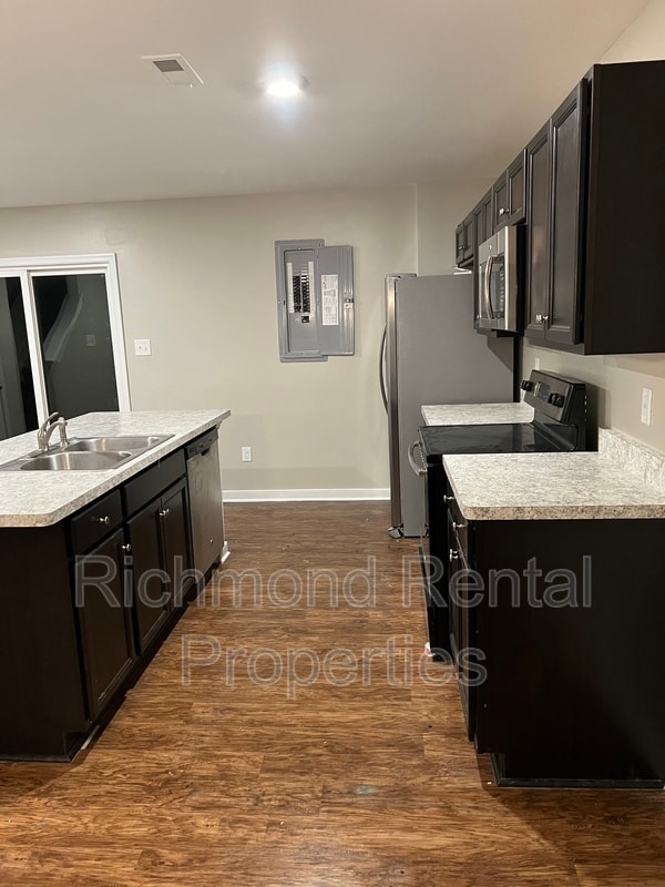 Building Photo - 1503 Stonewall Manor Dr