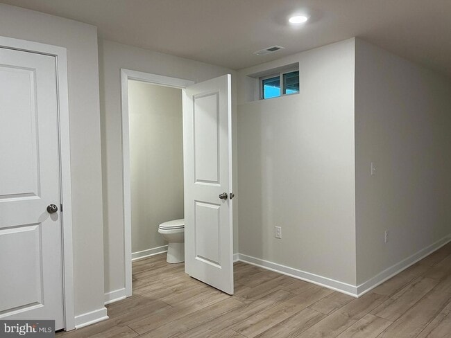 Building Photo - 7620 Clayton Ave