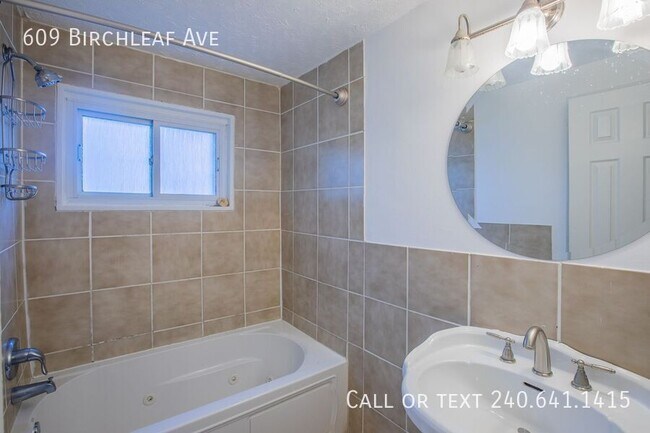 Building Photo - 609 Birchleaf Ave