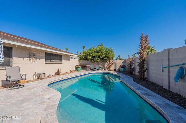 Building Photo - 4021 S Holbrook Ln