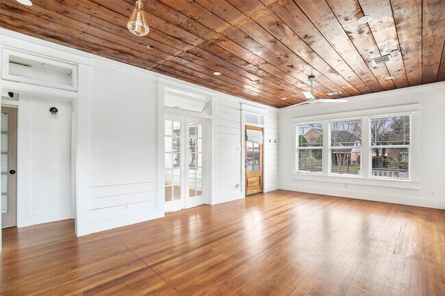 Building Photo - 4731 Woodside St