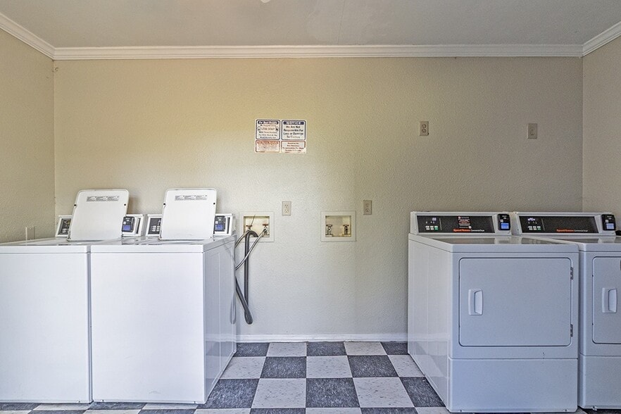 Building Photo - The Element at 4411