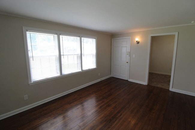 Building Photo - 1 Bedroom 1 Bath Duplex in Navy Hill Area ...