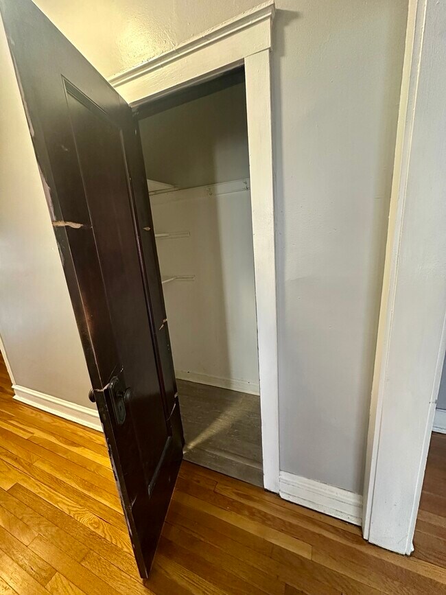 Building Photo - 5354 N Winthrop Ave