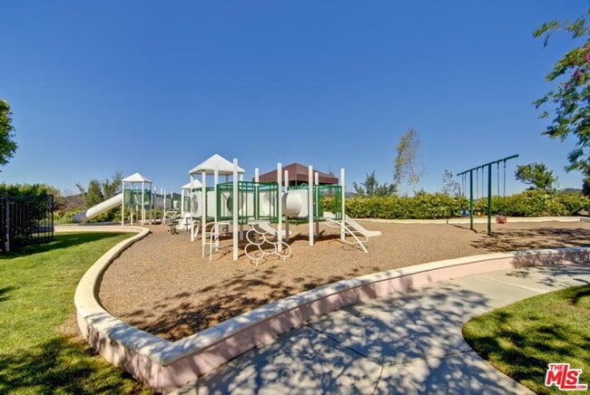 Building Photo - 1470 Paseo De Oro