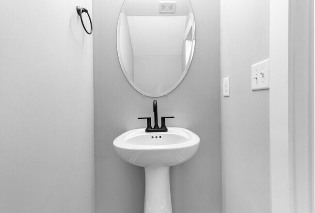 Building Photo - 305 Jonathan Wade Cir