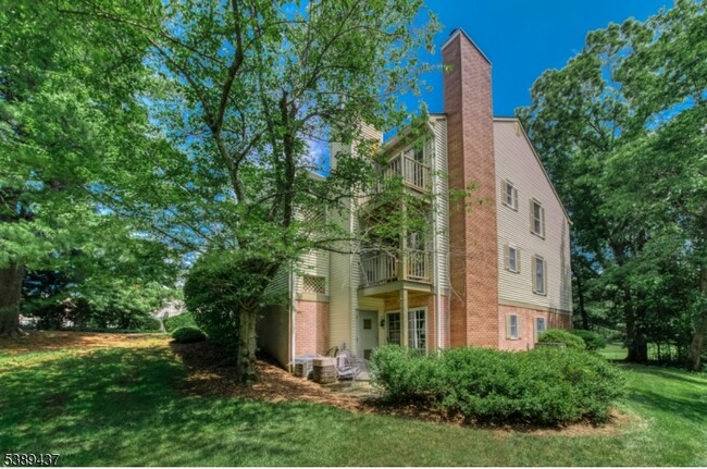 Building Photo - 130 Jamestown Rd