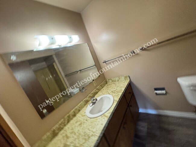 Building Photo - 1842 Buzzard Roost Rd