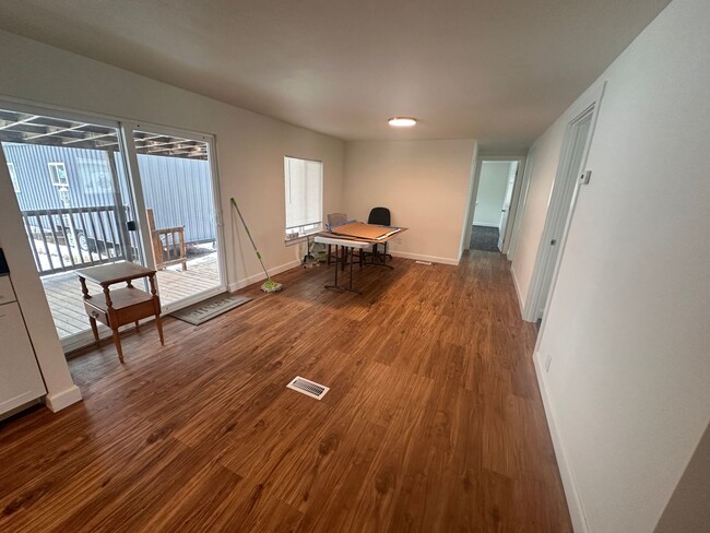 Building Photo - Remodeled and spacious home in Burbank