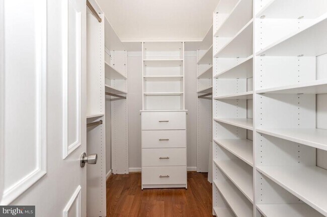 Building Photo - 20507 Shadyside Way