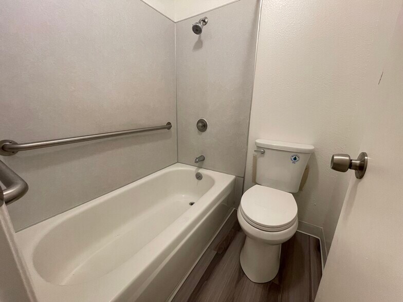 Bathroom - 1241 Morse Ave