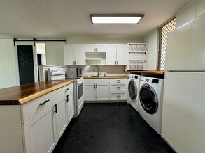 Building Photo - Cathedral Point - 1 bed, 1 bath, 2 Parking. Available Now