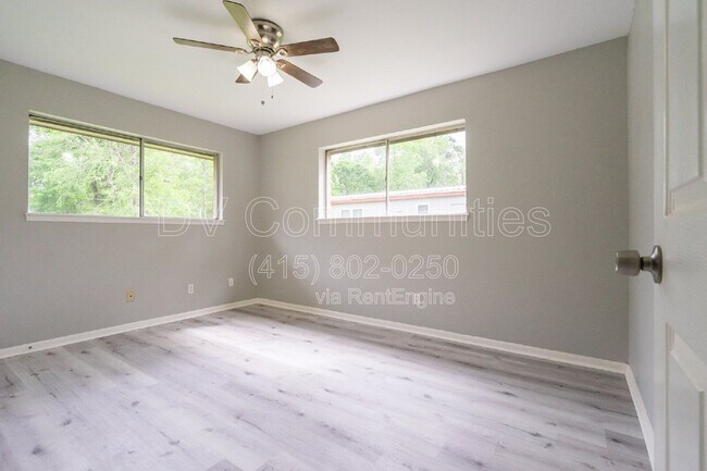 Building Photo - 9196 White Oak Dr
