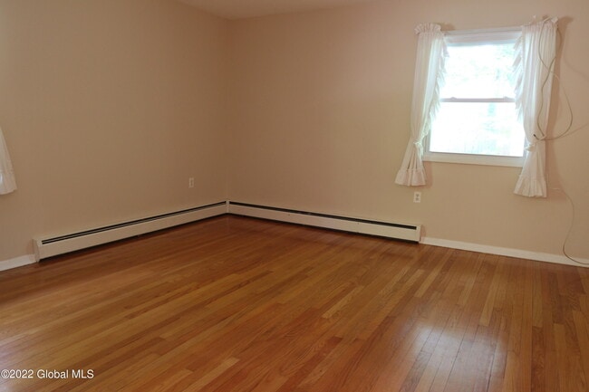 Building Photo - 73 Birchwood Ln