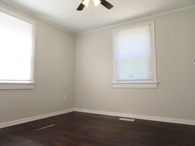 Building Photo - Cute - Updated 3 Bed/1 Bath Bungalow Style...