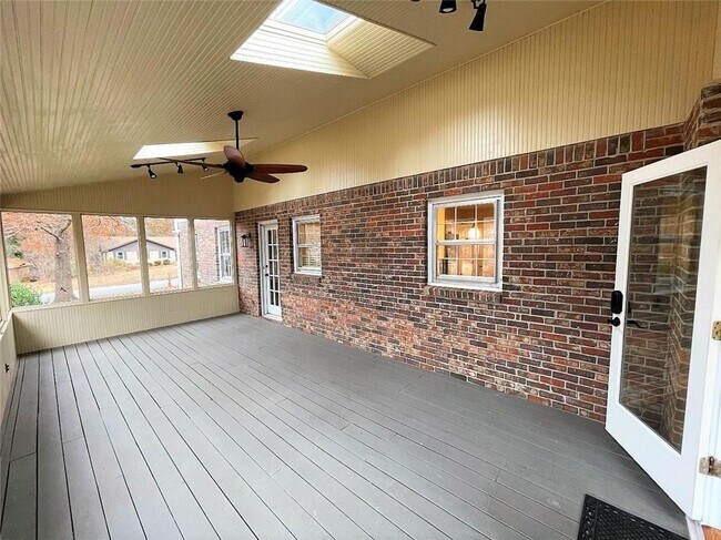 Building Photo - 1150 Falstaff Dr