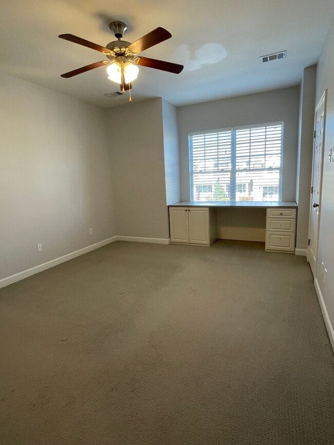 Building Photo - 2310 Elliott Ave