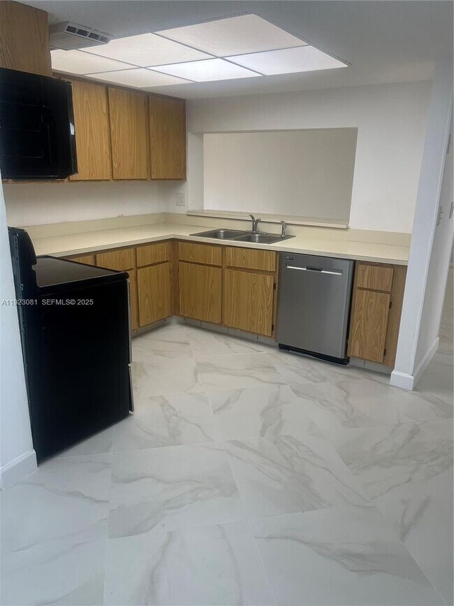 Building Photo - 9510 Seagrape Dr