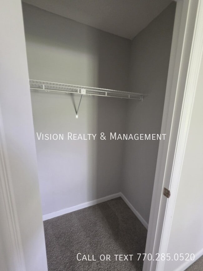 Building Photo - 985 S Lassetter Cir