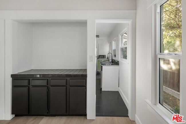 Building Photo - 4316 Kingswell Ave