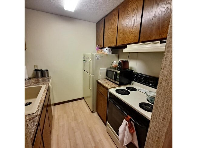 Building Photo - 2800 Hamline Ave N