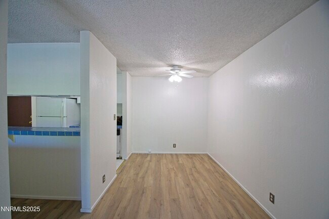 Building Photo - 2599 Lakeside Dr