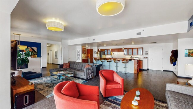 Building Photo - 3,400 SQFT CONDO IN DOWNTOWN CHAMPAIGN W/ ...