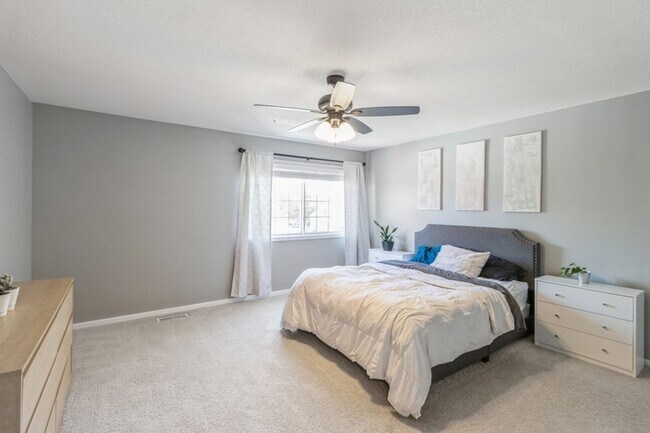 Building Photo - CHARMING HOME WITH EXCELLENT LOCATION!!  2 Bedroom, 1.5 Bathroom Townhome in West Des Moines!
