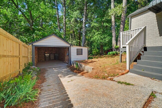 Building Photo - 490 Lynnhaven Dr SW